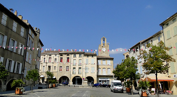 place of th village of bagnols sur cèse